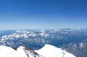 Эльбрус. Вид с западной вершины (5642 м над уровнем моря)